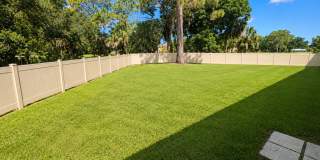 Annual unfurnished   **55+**     2/2 villa downtown Sarasota Gallery 24