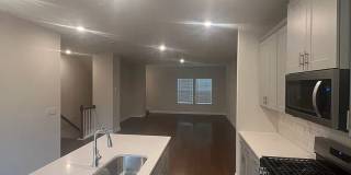 Room in 3 Bedroom Home at Memorial Pkwy Gallery 7