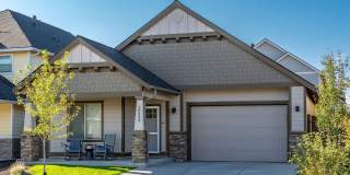 Furnished Spacious Home, Fully Equipped Kitchen, Garage Included Gallery 12