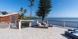 Wailupe Seaside Haven: Beachfront Luxury Home w/ Infinity Pool & City Proximity Gallery 44