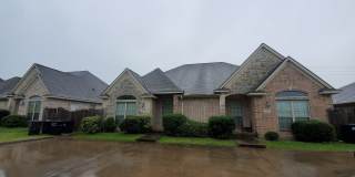 College Station - 3 Bedrooms / 3 Baths - Duplex - Fenced in back yard. Gallery 3
