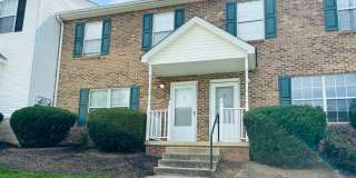 4 Bedroom 2.5 Bath Townhouse Gallery 1