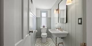 Beautiful Arlington Home South of Lane Gallery 22