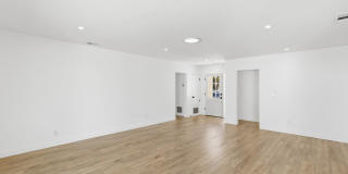 Beautiful modern 3 Bed + 3 Bath House + Pool + Garage Gallery 15
