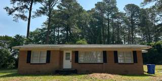 3 Bedroom, 1 Bath Updated Home so very close to Ft Bragg!! Gallery 1