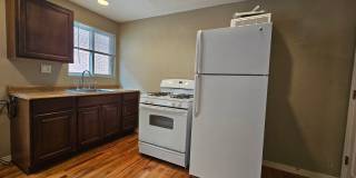 Highlands/Stadium Area Great Sized 1 Bedroom with Beautiful Hardwood Floors, Reserved Parking, Extra Storage, Fenced Yards Gallery 4