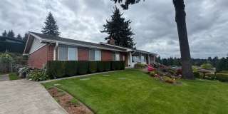 Stunning Three Bedroom With Amazing Views! Gallery 1