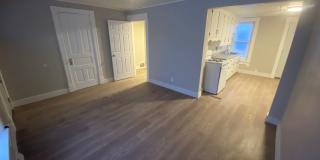 HEAT  ELECTRIC INCLUDED! 1 Bed 1 Bath Lower Unit Gallery 1