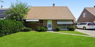 Charming 4BR House in Lansing Gallery 1