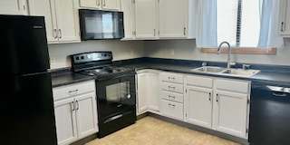 902 N  Elm Gallery 1