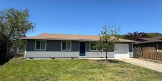 Myrtle Creek 3-bedroom Home with 1 Car Garage Gallery 1