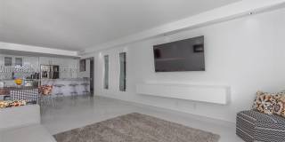 19390 Collins Ave Gallery 13
