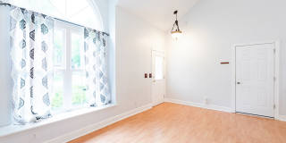 4 Bed home in Olathe- Quick access to I-35 Gallery 9