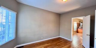 Lovely and spacious 2bd / 1 bth plus bonus room with washer & dryer! Lovely and spacious 2bd / 1 bth plus bonus room with washer & dryer! Gallery 5