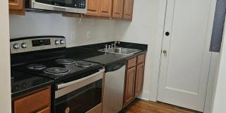 Uptown 1 Bedroom, 1 Bath, Swimming Pool, 1 block from St. Charles Gallery 21