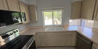 Beautiful eastside location Beautiful eastside location Gallery 18