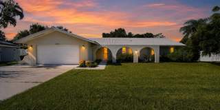 Charming 3BR/2BA House with Pool in Sarasota Gallery 1