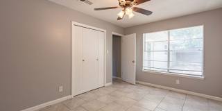 Beautiful 3 bedroom, 2 bathroom home in North Lamar!!! Gallery 14