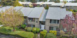 Cozy Condo Living in Tacoma's Desirable Highlands Community | Pool, Gym & Clubhouse Gallery 8