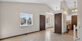 Spacious 4BR House in Aurora Gallery 1