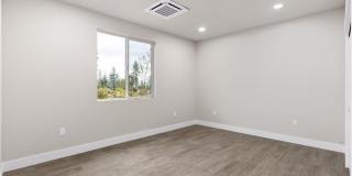 Newer 2BR/2BA Home in Paradise — 2-Car Garage, Yard, Pet-Friendly Gallery 7