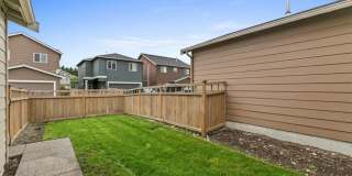 Keep Cool in this Air Conditioned Home in Gated Community! Gallery 17
