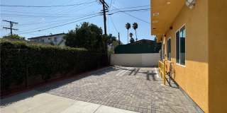 209 N Serrano Avenue 1/2 Gallery 19