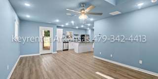 Beautiful 2 Bed, 3 Bath Home Just Off Weddington! Gallery 7