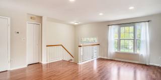 Updated 4 level TH w/ 2 FB & 2 "1/2" baths + One car garage! Gallery 7