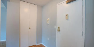 887 Farmington Avenue Gallery 10