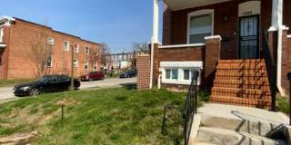 End Unit 3 Bedroom + Den with Backyard and Semi Finished Basement Gallery 5