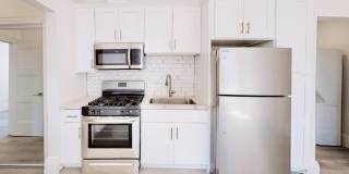 1030 West Apartments: Two, Four, & Five Bedrooms Near USC Campus! Gallery 1