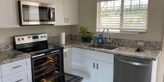 Napili - Newer 2 bedroom, 1 bath. Across the street from Napili Bay. Gallery 1