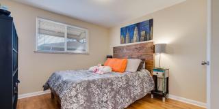Roomy Sunnyside Duplex with Finished Basement in a Prime Location Gallery 14