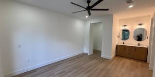 1034 E Alcalde St E Gallery 15