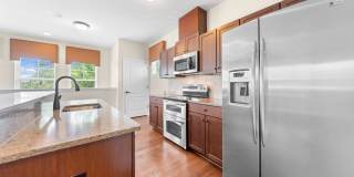 Stunningly Beautiful and Stylish Garage Apartment ~ Gallery 10