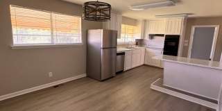 3 Bed 1.5 Bath Brick House With Bonus Room Gallery 1