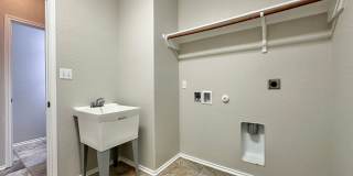 Viewable Now!  Small Dogs Accepted! Gallery 37