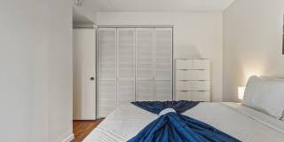 Downtown Honolulu Condo - AC . W/D . Full Kitchen Gallery 12