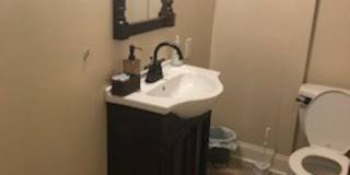 Beautiful Mt Washington 2 Bed Townhouse Available in June! Gallery 6