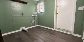 2 Bedroom House with Large Yard Gallery 9