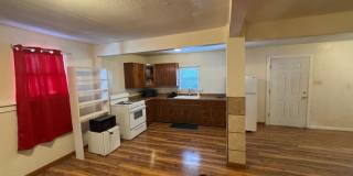 fully furnished 3-bedroom, 2-bathroom Gallery 7