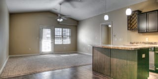 Lincoln Summit Falls Apartments & Townhomes Gallery 11