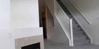 Beautiful 3 BR/3 1/2 BA Townhouse in Stonegate!! Gallery 6