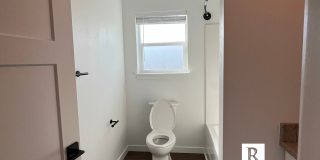 Gorgeous 3 Bed / 2.5 Bath Townhome in the heart of Talent, OR Gallery 21