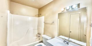 Three Bedroom Apartment with Spacious Dining and Living Area Gallery 9