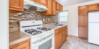 Newly Renovated 2 bedroom, 1 bathroom Urbana-Available April 1st, 2026 Gallery 1