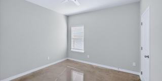412 W Avenue C Gallery 27