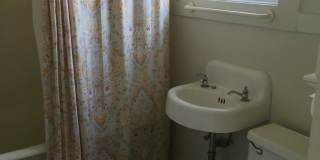 879 Oak Street Gallery 6