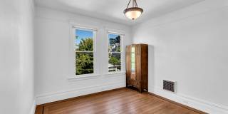 Castro/Eureka Valley: Top Floor Flat w/ in-unit W/D & Shared Yard Gallery 27